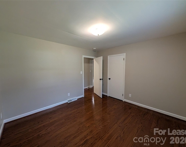 103 Abingdon Circle - Photo Thumbnail 22