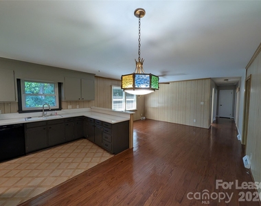 103 Abingdon Circle - Photo Thumbnail 9