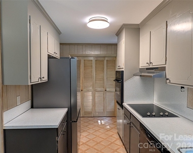 103 Abingdon Circle - Photo Thumbnail 7