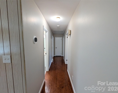 103 Abingdon Circle - Photo Thumbnail 15