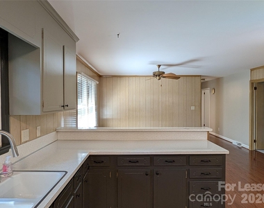 103 Abingdon Circle - Photo Thumbnail 6