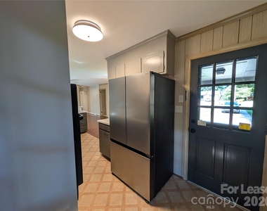 103 Abingdon Circle - Photo Thumbnail 4