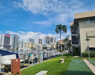 300 Golden Isles Drive - Photo Thumbnail 14