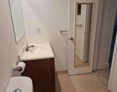 300 Golden Isles Drive - Photo Thumbnail 9