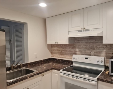 300 Golden Isles Drive - Photo Thumbnail 12