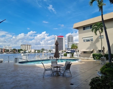 300 Golden Isles Drive - Photo Thumbnail 13