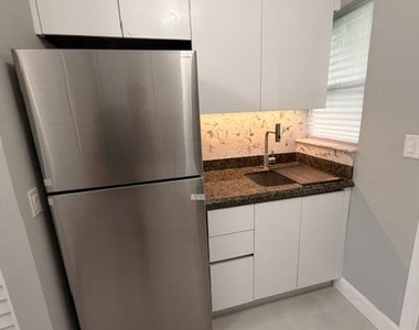 968 W 9th Street - Photo Thumbnail 4