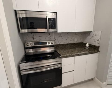 968 W 9th Street - Photo Thumbnail 3