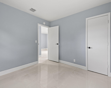 968 W 9th Street - Photo Thumbnail 12