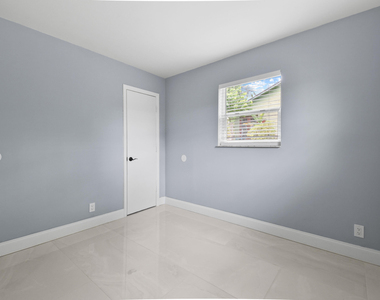 968 W 9th Street - Photo Thumbnail 13