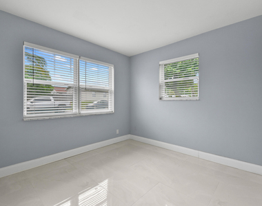 968 W 9th Street - Photo Thumbnail 16
