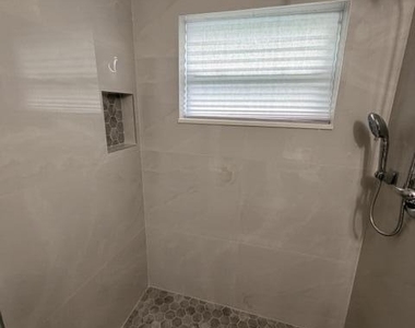 968 W 9th Street - Photo Thumbnail 12
