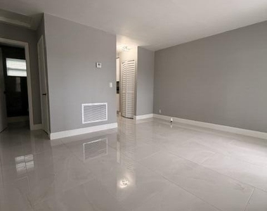 968 W 9th Street - Photo Thumbnail 2