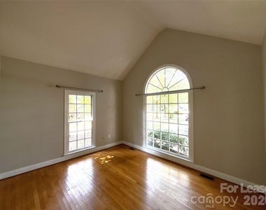2649 Willowbrook Drive - Photo Thumbnail 4