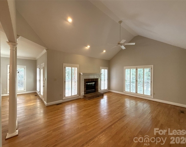 2649 Willowbrook Drive - Photo Thumbnail 3