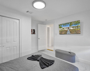 2001 Washington Street - Photo Thumbnail 24