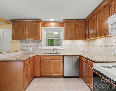 7017 Linda Lake Drive - Photo Thumbnail 5