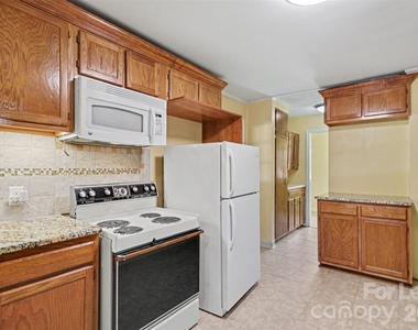 7017 Linda Lake Drive - Photo Thumbnail 6