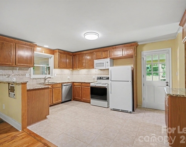 7017 Linda Lake Drive - Photo Thumbnail 4