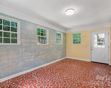 7017 Linda Lake Drive - Photo Thumbnail 16