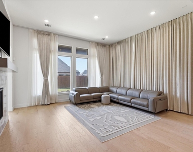 320 Telico Court - Photo Thumbnail 4