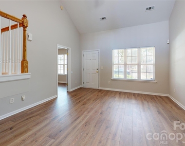 10131 Ballyclare Court - Photo Thumbnail 4