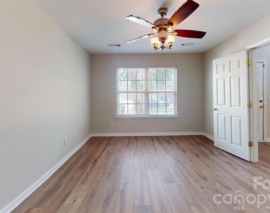 10131 Ballyclare Court - Photo Thumbnail 12