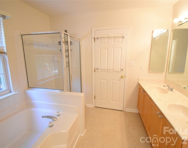 3704 Wind Ridge Place - Photo Thumbnail 13