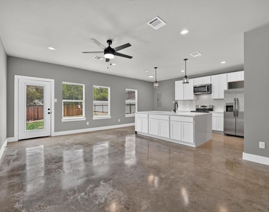 2817 Clinton Avenue - Photo Thumbnail 6