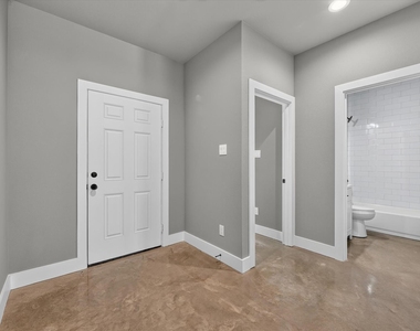 2817 Clinton Avenue - Photo Thumbnail 5