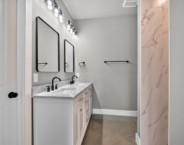 2817 Clinton Avenue - Photo Thumbnail 27