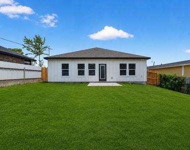 2817 Clinton Avenue - Photo Thumbnail 3