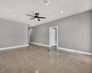 2817 Clinton Avenue - Photo Thumbnail 8