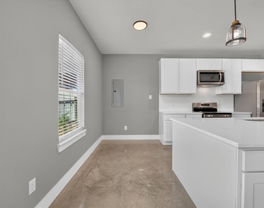 2817 Clinton Avenue - Photo Thumbnail 9