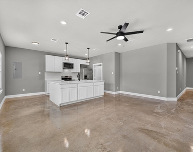 2817 Clinton Avenue - Photo Thumbnail 7