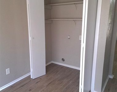 1125 Highbush Drive - Photo Thumbnail 6