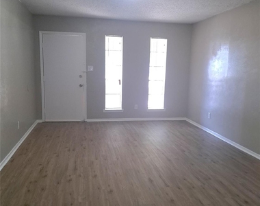1125 Highbush Drive - Photo Thumbnail 9