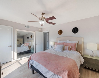 4211 Holland Avenue - Photo Thumbnail 9