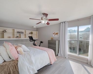 4211 Holland Avenue - Photo Thumbnail 8