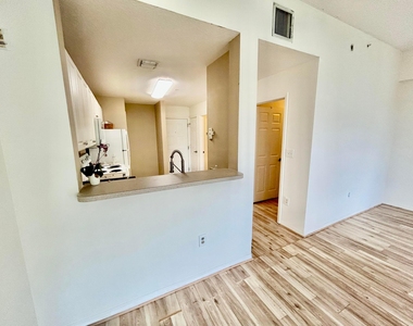 1209 Main Street - Photo Thumbnail 2