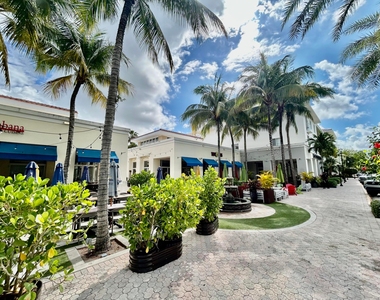 1209 Main Street - Photo Thumbnail 10
