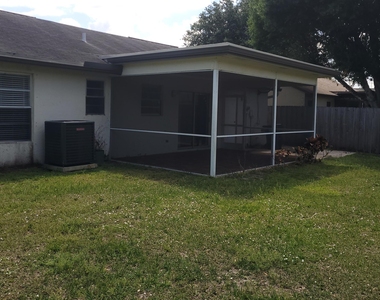 135 Village Circle - Photo Thumbnail 15