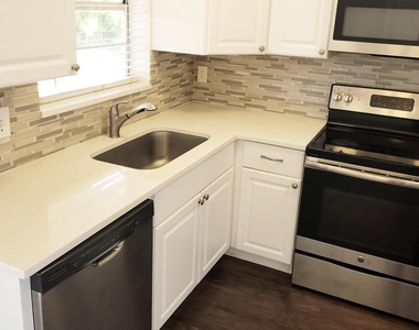 135 Village Circle - Photo Thumbnail 4