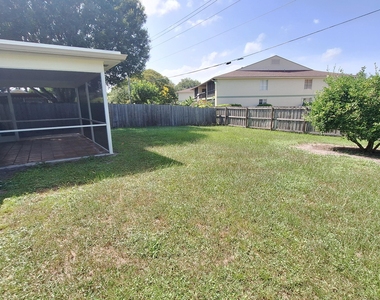 135 Village Circle - Photo Thumbnail 23