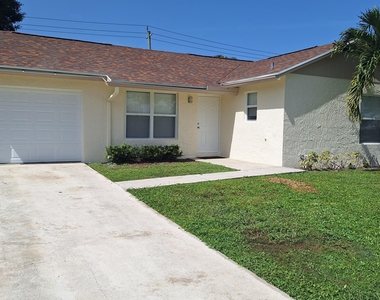 135 Village Circle - Photo Thumbnail 1