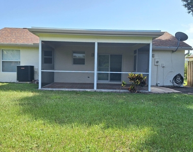 135 Village Circle - Photo Thumbnail 21