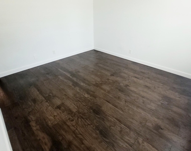 135 Village Circle - Photo Thumbnail 10