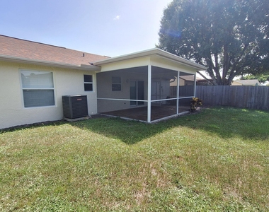 135 Village Circle - Photo Thumbnail 20