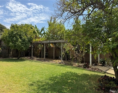 10026 Green - Photo Thumbnail 13