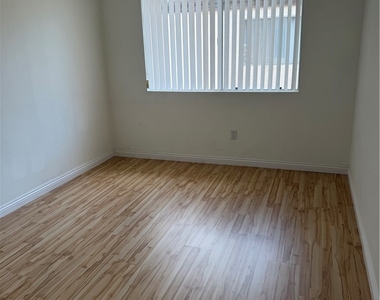 5215 Rosemead Boulevard - Photo Thumbnail 21